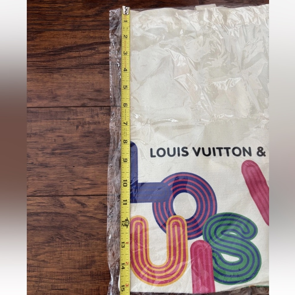 Louis Vuitton Limited Edition  Shenzhen Museum Exhibition Canvas Tote New - Picture 4 of 7
